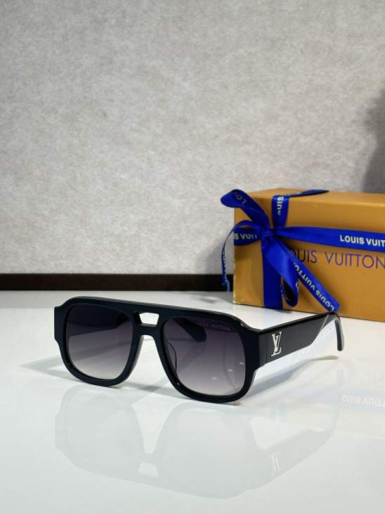 Picture of Louis Vuitton Sunglasses _SKUfw76300944fw